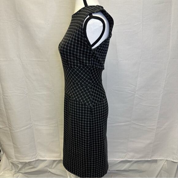 Banana Republic Black and Gray Patterned Sheath Dress - Size 0 - Picture 3 of 13